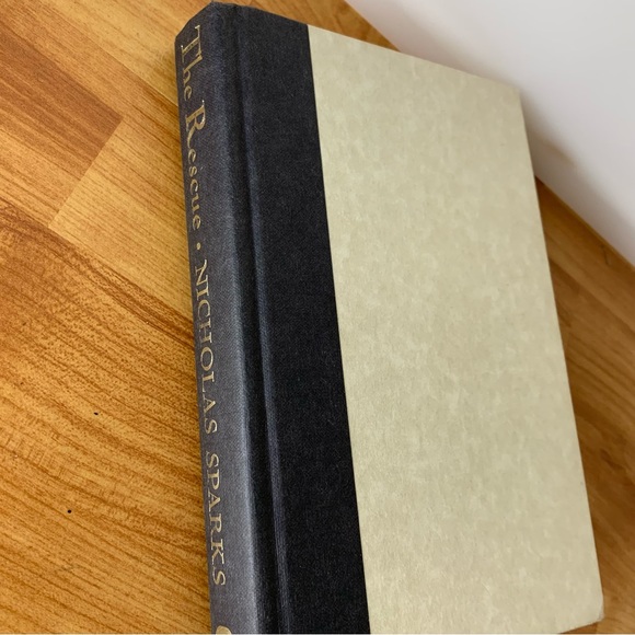 5 Nicholas Sparks Books one is a Hardcover - Picture 9 of 14